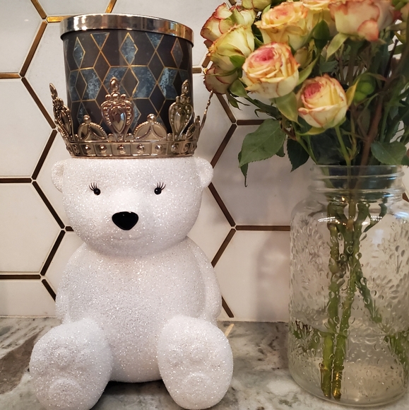 VHTF Bath & Body Works Royal Polar Bear Pedestal - Picture 2 of 2